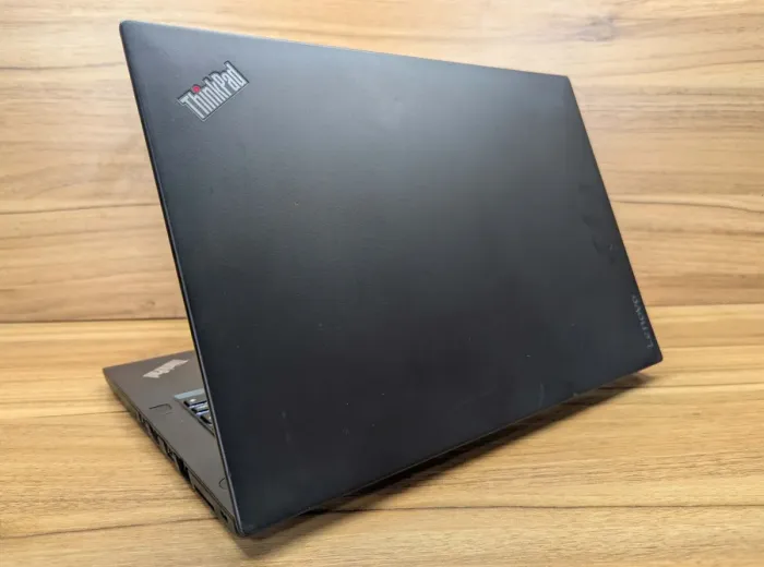 Ноутбук Lenovo ThinkPad T480 / 14" (1366x768) TN / Intel Core i5-8250U (4 (8) ядра по 1.6 - 3.4 GHz) / 16 GB DDR4 / 480 GB SSD / Intel UHD Graphics 620 / WebCam / TouchID / Windows 10 б/в - зображення 7