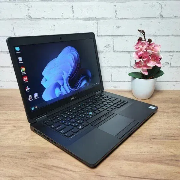 Ультрабук Dell Latitude E5470 / 14" (1920x1080) TN / Intel Core i5-6300U (2 (4) ядра по 2.4 - 3.0 GHz) / 8 GB DDR4 / 128 GB SSD / Intel HD Graphics 520 / WebCam б/в - зображення 3