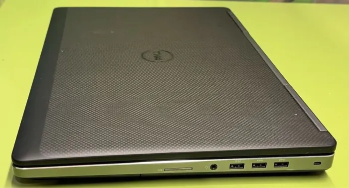 Мобільна робоча станція Dell Precision 7720 / 17.3" (3840x2160) IPS / Intel Core i7-7820HQ (4 (8) ядра по 2.9 - 3.9 GHz) / 64 GB DDR4 / 1000 GB SSD / nVidia Quadro P3000, 6 GB GDDR5, 192-bit / WebCam / Windows 10 б/в - зображення 4