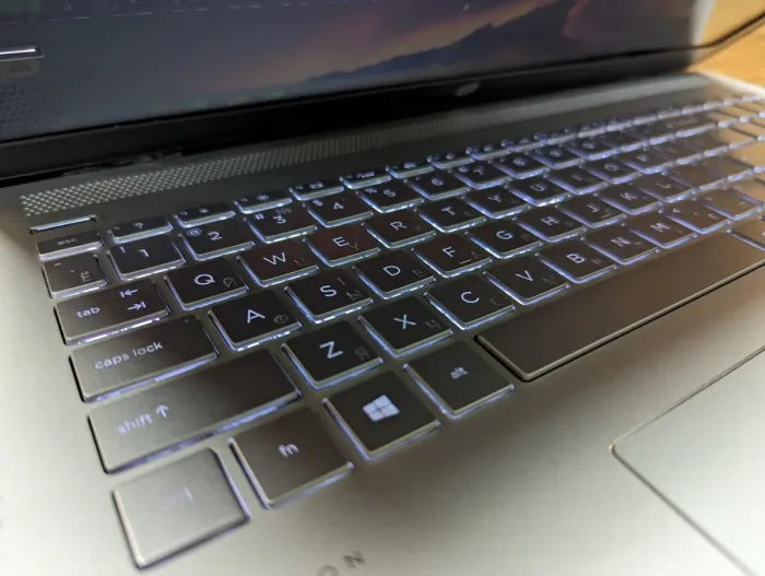 Ноутбук Б-клас HP Pavilion 15-cc123c / 15.6" (1366x768) TN Touch / Intel Core i5-8250U (4 (8) ядра по 1.6 - 3.4 GHz) / 8 GB DDR4 / 240 GB SSD / Intel HD Graphics 620 / WebCam / Windows 10 б/в - зображення 7