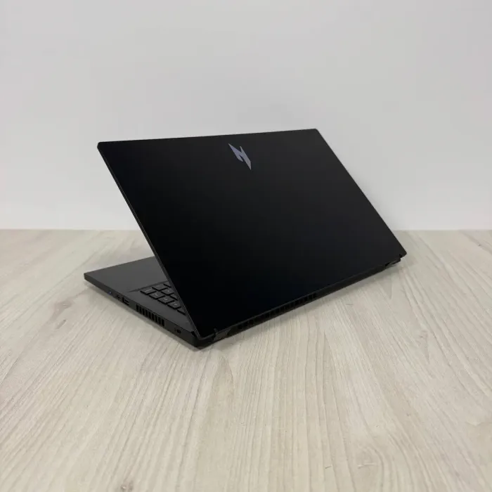 Ігровий ноутбук Acer Nitro V15 ANV15-41 / 15.6" (1920x1080) IPS / AMD Ryzen 7 7735HS (8 (16) ядер по 3.2 - 4.75 GHz) / 16 GB DDR5 / 1000 GB SSD NVMe / nVidia GeForce RTX 4060, 8 GB GDDR6, 128-bit / WebCam б/в - зображення 6