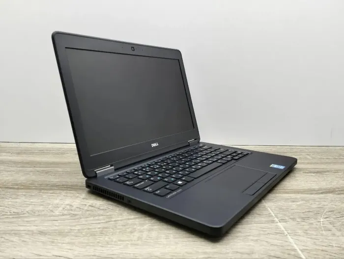 Нетбук Б-клас Dell Latitude E5250 / 12.5" (1366x768) TN / Intel Core i5-5300U (2 (4) ядра по 2.3 - 2.9 GHz) / 8 GB DDR3 / 240 GB SSD / Intel HD Graphics 5500 / WebCam б/в - зображення 2