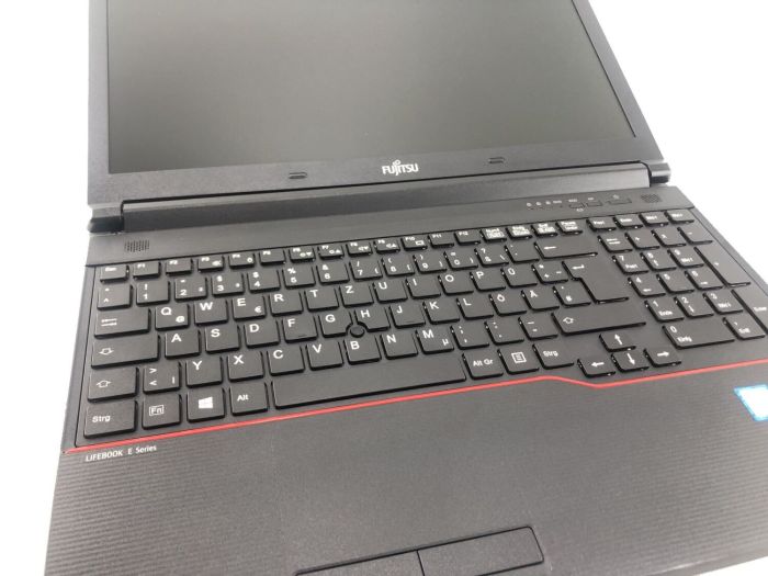 Ноутбук Fujitsu LifeBook E556 / 15.6" (1920x1080) IPS / Intel Core i5-6200U (2 (4) ядра по 2.3 - 2.8 GHz) / 16 GB DDR4 / 240 GB SSD / Intel HD Graphics 520 / WebCam / DVD-ROM б/в - зображення 3