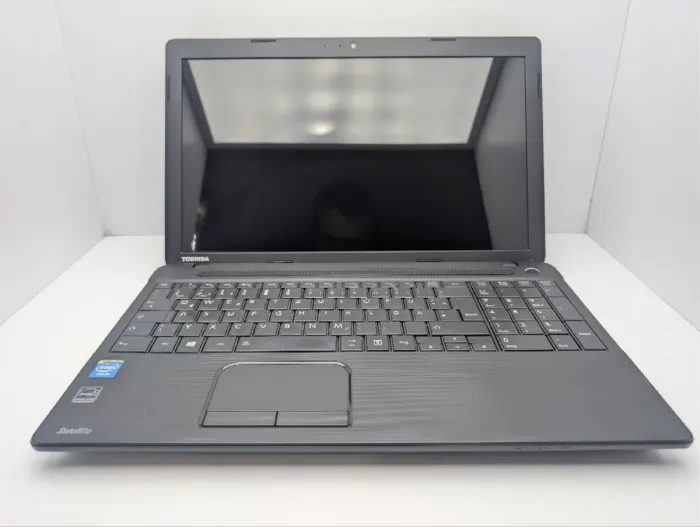 Ноутбук Toshiba Satellite C50-A / 15.6" (1366x768) TN / Intel Celeron N2820 (2 ядра по 2.13 - 2.39 GHz) / 8 GB DDR3 / 250 GB HDD / Intel HD Graphics / WebCam / DVD-ROM б/в - изображение 3