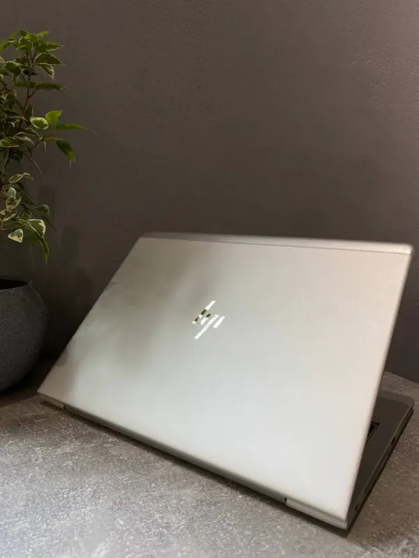 Ультрабук HP EliteBook 840 G5 / 14" (1920x1080) TN / Intel Core i5-8250U (4 (8) ядра по 1.6 - 3.4 GHz) / 8 GB DDR4 / 256 GB SSD M.2 / Intel HD Graphics 620 / WebCam / Win 10 б/в - зображення 3