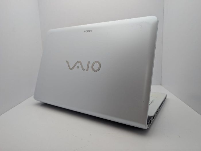 Ноутбук Sony SVE-171G12M / 17.3" (1600x900) TN / Intel Core i3-3120M (2 (4) ядра по 2.5 GHz) / 8 GB DDR3 / 1000 GB HDD / Intel HD Graphics 4000 / WebCam / DVD-ROM б/в - зображення 8