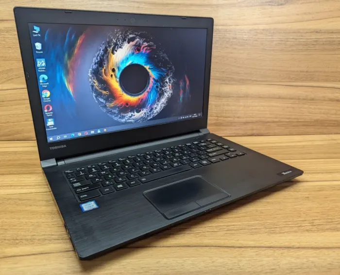 Ноутбук Toshiba Tecra C40-D / 14" (1366x768) TN / Intel Core i5-7200U (2 (4) ядра по 2.5 - 3.1 GHz) / 8 GB DDR3 / 240 GB SSD / Intel HD Graphics 620 / HDMI / Windows 10 б/в - зображення 4