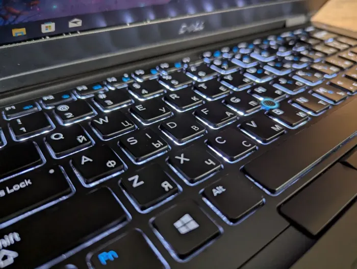 Ультрабук Dell Latitude 5490 / 14" (1920x1080) IPS / Intel Core i5-7300U (2 (4) ядра по 2.6 - 3.5 GHz) / 8 GB DDR4 / 240 GB SSD / Intel HD Graphics 620 / WebCam / HDMI / Windows 10 б/в - зображення 6