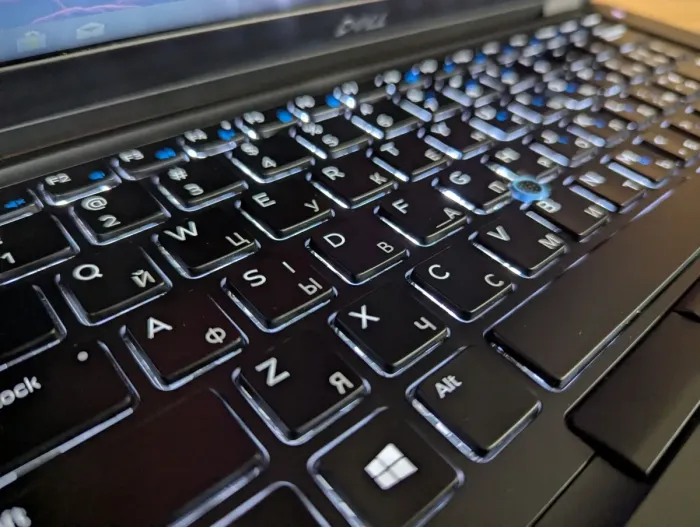 Ультрабук Dell Latitude 5490 / 14" (1366x768) TN / Intel Core i7-8650U (4 (8) ядра по 1.9 - 4.2 GHz) / 16 GB DDR4 / 512 GB SSD / Intel UHD Graphics 620 / WebCam / Windows 10 б/в - зображення 6