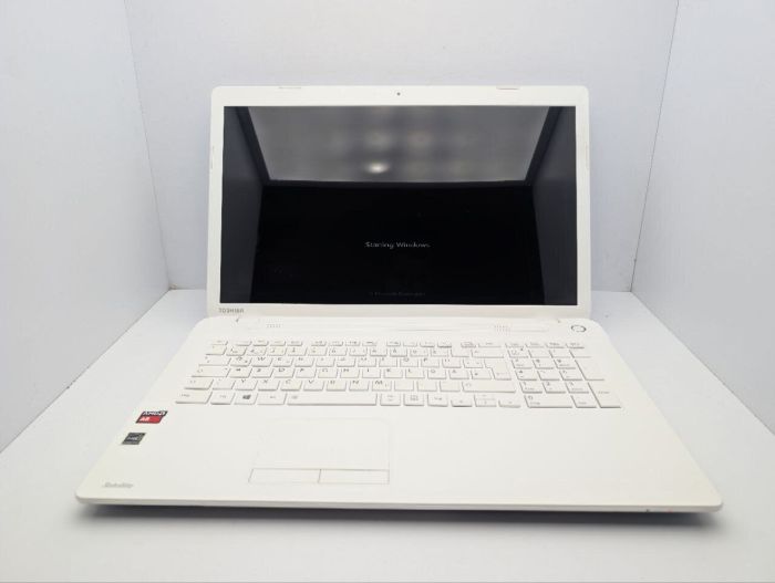 Ноутбук Toshiba Satellite C70D / 17.3" (1600x900) TN / AMD A6-6310 (4 ядра по 2.4 GHz) / 8 GB DDR3 / 500 GB HDD / AMD Radeon R4 Graphics / WebCam / DVD-ROM б/в - зображення 3
