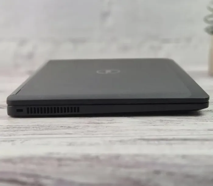 Ультрабук Dell Latitude E7470 / 14" (2560x1440) IPS Touch / Intel Core i5-6300U (2 (4) ядра по 2.4 - 3.0 GHz) / 8 GB DDR4 / 480 GB SSD / Intel HD Graphics 520 / WebCam б/в - зображення 5