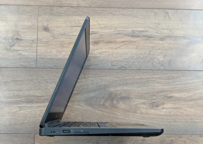 Ноутбук Dell Latitude 5480 / 14" (1920x1080) TN / Intel Core i5-7300U (2 (4) ядра по 2.6 - 3.5 GHz) / 8 GB DDR4 / 256 GB SSD / Intel HD Graphics 620 / WebCam / USB 3.1 / HDMI / Windows 10 б/в - зображення 4