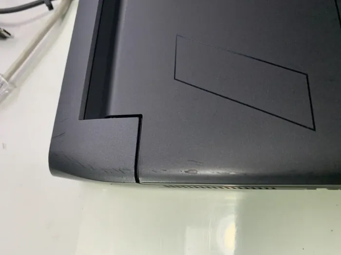 Ігровий ноутбук Б-класу Dell Alienware M17 R5 / 17,3" (1920x1080) IPS / AMD Ryzen 7 6800H (8 (16) ядер по 3,2 - 4,7 ГГц) / 32 ГБ DDR4 / 1440 ГБ SSD / nVidia GeForce RTX 3070 Ti, 8 ГБ GDDR6, 256-біт / Веб-камера б/в - зображення 9