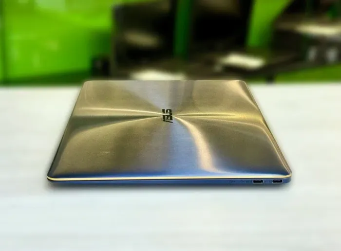 Ультрабук Asus ZenBook UX490U / 14" (1920x1080) IPS / Intel Core i5-7200U (2 (4) ядра по 2.5 - 3.1 GHz) / 8 GB DDR4 / 256 GB SSD / Intel HD Graphics 620 / WebCam / Win 10 Pro б/в - зображення 6