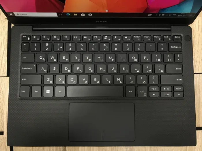 Ультрабук Б-клас Dell XPS 13 7390 / 13.3" (1920x1080) IPS / Intel Core i5-10210U (4 (8) ядра по 1.6 - 4.2 GHz) / 8 GB DDR3 / 240 GB SSD M.2 / Intel UHD Graphics / WebCam / Windows 10 б/в - зображення 4