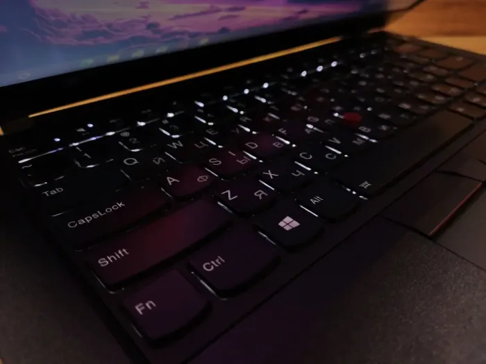 Ультрабук Б-клас Lenovo ThinkPad L480 / 14" (1366x768) TN / Intel Core i5-8350U (4 (8) ядра по 1.7 - 3.6 GHz) / 8 GB DDR4 / 240 GB SSD / Intel UHD Graphics 620 / WebCam / Windows 10 б/в - зображення 12