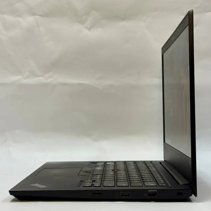 Ноутбук Lenovo ThinkPad E495 / 14" (1920x1080) IPS / AMD Ryzen 7 3700U (4 (8) ядра по 2.3 - 4.0 GHz) / 32 GB DDR4 / 512 GB SSD M.2 / AMD Radeon RX Vega 10 Graphics / WebCam / Windows 10 Pro б/в - зображення 5