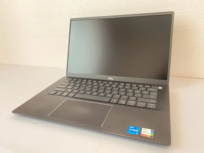 Ультрабук Б-клас Dell Vostro 5402 / 14" (1920x1080) TN / Intel Core i5-1135G7 (4 (8) ядра по 2.4 - 4.2 GHz) / 8 GB DDR4 / 512 GB SSD M.2 / Intel Iris Xe Graphics / WebCam б/в - зображення 3