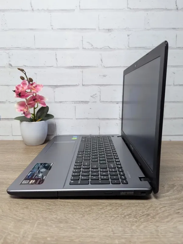 Ноутбук Б-клас Asus X550C / 15.6" (1366x768) TN / Intel Core i5-3337U (2 (4) ядра по 1.8 - 2.7 GHz) / 8 GB DDR3 / 256 GB SSD / nVidia GeForce GT 720M, 2 GB GDDR3, 64-bit / WebCam б/в - зображення 7