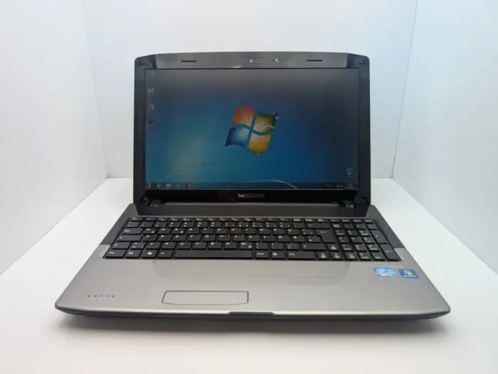 Ноутбук Medion Akoya E6226 / 15.6" (1366x768) TN / Intel Core i3-2310M (2 (4) ядра по 2.4 GHz) / 6 GB DDR3 / 750 GB HDD / Intel HD Graphics 3000 / WebCam б/в - зображення 2