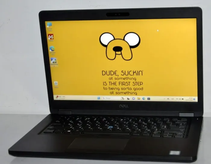 Ультрабук Б-клас Dell Latitude 5490 / 14" (1920x1080) IPS / Intel Core i5-8250U (4 (8) ядра по 1.6 - 3.4 GHz) / 16 GB DDR4 / 512 GB SSD / Intel HD Graphics 620 / WebCam / Windows 11 Pro б/в - зображення 2