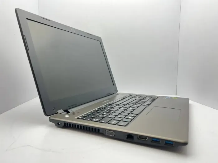 Ноутбук Medion Akoya P6647 / 15.6" (1366x768) TN / Intel Core i3-4100M (2 (4) ядра по 2.5 GHz) / 4 GB DDR3 / 500 GB HDD / nVidia GeForce 825M, 1 GB DDR3, 64-bit / WebCam / Батарея не тримає б/в - зображення 3