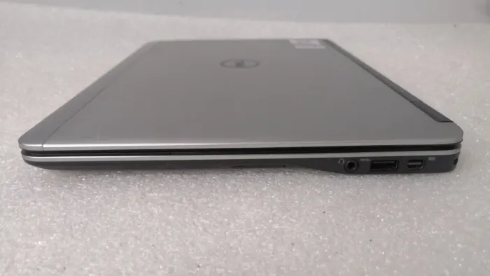 Нетбук Dell Latitude E7240 / 12.5" (1366x768) TN / Intel Core i3-4030U (2 (4) ядра по 1.9 GHz) / 4 GB DDR3 / 128 GB SSD / Intel HD Graphics 4400 / HDMI б/в - зображення 5