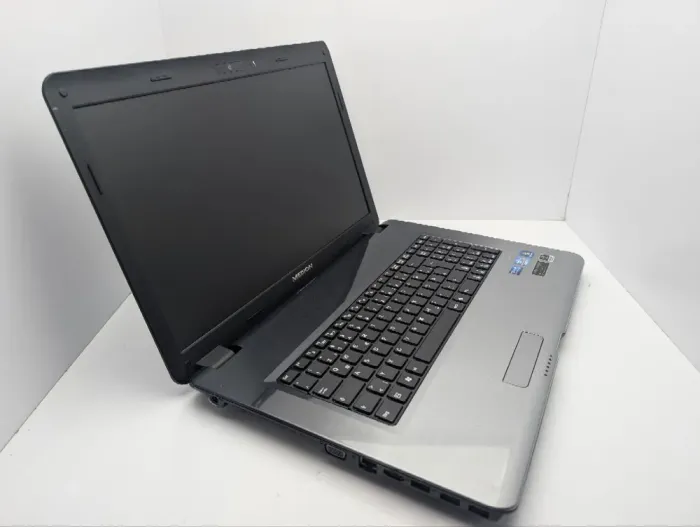 Ноутбук Medion Akoya P7624 / 17.3" (1600x900) TN / Intel Core i5-2450M (2 (4) ядра по 2.5 - 3.1 GHz) / 6 GB DDR3 / 1000 GB HDD / nVidia GeForce GT 630M, 1 GB GDDR3, 128-bit / WebCam / АКБ не тримає б/в - зображення 6