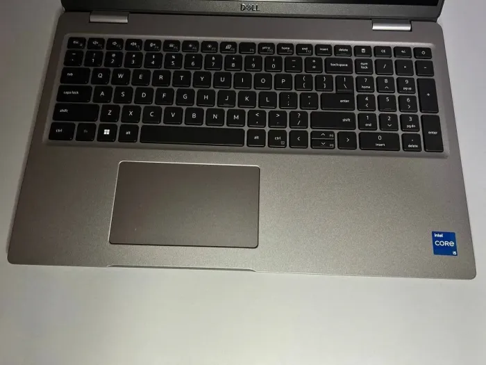 Ноутбук Dell Latitude 5530 / 15.6" (1920x1080) IPS / Intel Core i5-1235U (10 (12) ядер по 1.3 - 4.4 GHz) / 16 GB DDR4 / 512 GB SSD / Intel Iris Xe Graphics / WebCam / USB 3.2 / HDMI / WebCam б/в - зображення 3