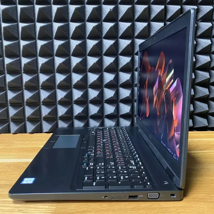 Ноутбук Б-клас Dell Latitude 5580 / 15.6" (1920x1080) TN / Intel Core i5-6300U (2 (4) ядра по 2.4 - 3.0 GHz) / 16 GB DDR4 / 128 GB SSD / Intel HD Graphics 520 / WebCam / HDMI б/в - зображення 5