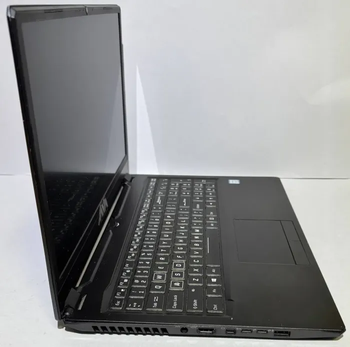 Ігровий ноутбук Б-класу Clevo Lambda P960RF / 15,6" (1920x1080) IPS / Intel Core i7-9750H (6 (12) ядер по 2,6 - 4,5 ГГц) / 32 ГБ DDR4 / 512 ГБ SSD / nVidia GeForce RTX 2070 Max-Q, 8 ГБ GDDR6, 256-біт / Без веб-камери б/в - зображення 6