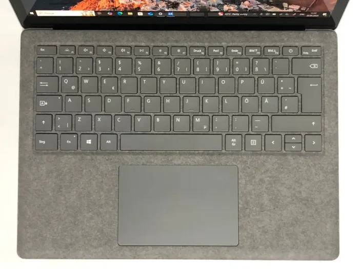 Ультрабук Б-клас Microsoft Surface Laptop 3 1867 / 13.5" (2256x1504) IPS Touch / Intel Core i5-1035G7 (4 (8) ядра по 1.2 - 3.7 GHz) / 8 GB DDR4 / 256 GB SSD NVMe / Intel Iris Plus Graphics / WebCam / Win 10 Pro б/в - зображення 8