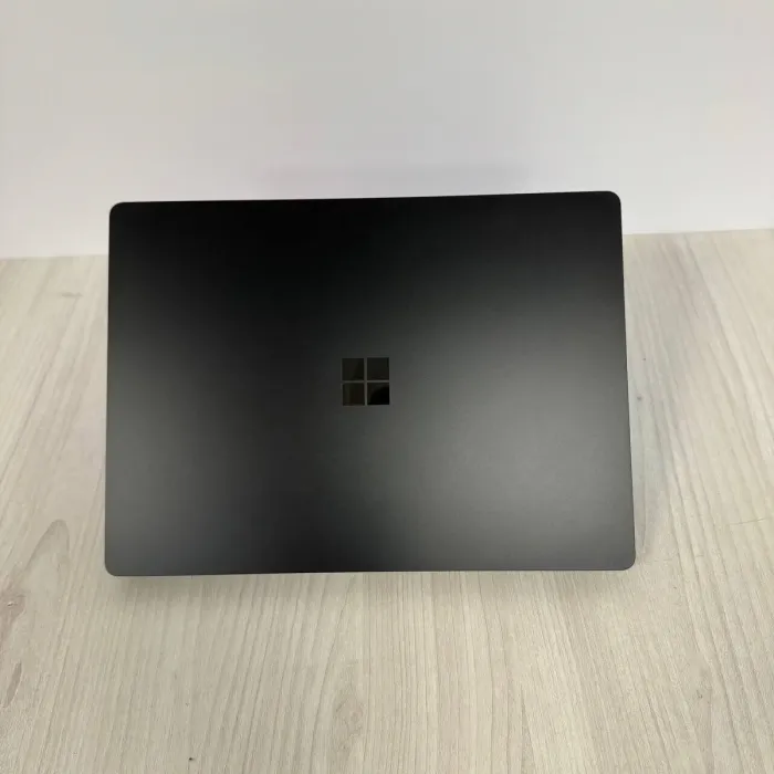 Ультрабук Microsoft Surface Laptop 6 / 13.5" (2256x1504) IPS Touch / Intel Core Ultra 7 165H (16 (22) ядер по 3.8 - 5.0 GHz) / 16 GB DDR5 / 512 GB SSD NVMe / Intel Arc Graphics / WebCam б/в - зображення 3