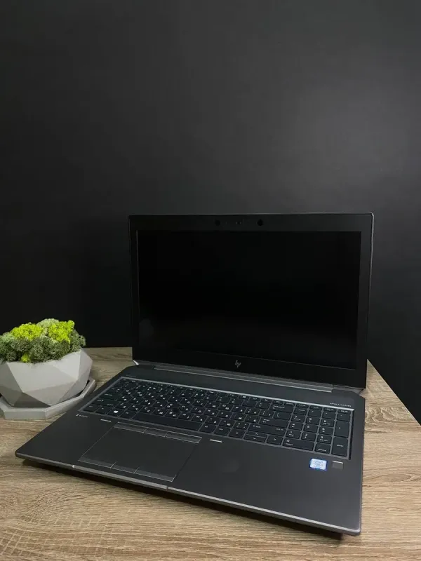 Мобільна робоча станція Б-клас HP ZBook 15 G5 / 15.6'' (1920x1080) IPS / Intel Core i7-8850H (6 (12) ядер по 2.6 - 3.4 GHz) / 16 GB DDR4 / 256 GB SSD M.2 / nVidia Quadro P1000, 4 GB GDDR5, 128-bit / WebCam / Win 10 б/в - зображення 2