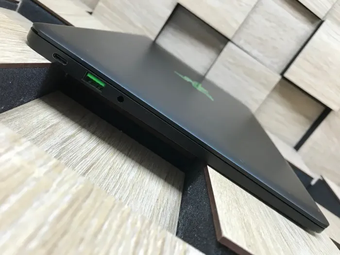 Нетбук Б-клас Razer Blade Stealth RZ09-01682E22 / 12.5" (3840x2160) IPS Touch / Intel Core i7-6500U (2 (4) ядра по 2.5 - 3.1 GHz) / 8 GB DDR3 / 256 GB SSD M.2 / Intel HD Graphics 520 / WebCam / Windows 10 б/в - зображення 5