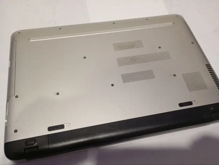 Ноутбук Б-клас HP Pavilion 17-g101dx / 17.3" (1600x900) TN / Intel Core i5-5200U (2 (4) ядра по 2.2 - 2.7 GHz) / 8 GB DDR3 / 120 GB SSD / Intel HD Graphics 5500 / WebCam б/в - зображення 7