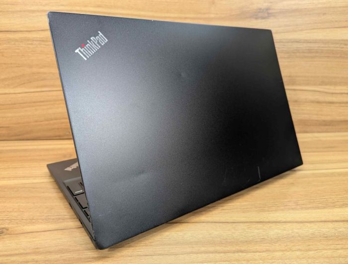 Ноутбук Б-клас Lenovo ThinkPad E15 / 15.6" (1920x1080) IPS / Intel Core i5-10210U (4 (8) ядра по 1.6 - 4.2 GHz) / 16 GB DDR4 / 500 GB SSD / Intel UHD Graphics / WebCam / Windows 10 б/в - зображення 7