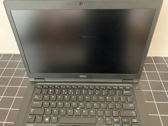 Ноутбук Б-клас Dell Latitude 5480 / 14" (1920x1080) IPS / Intel Core i5-6300U (2 (4) ядра по 2.4 - 3.0 GHz) / 8 GB DDR4 / 256 GB SSD / Intel HD Graphics 520 / WebCam / HDMI б/в - зображення 4