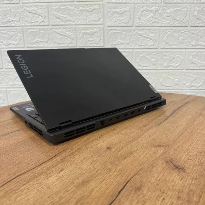 Ігровий ноутбук Б-клас Lenovo Legion Pro 5 16IRX8 / 16" (2560x1600) IPS / Intel Core i7-13700HX (16 (24) ядра по 3.7 - 5.0 GHz) / 32 GB DDR5 / 1000 GB SSD NVMe / nVidia GeForce RTX 4070, 8 GB GDDR6, 128-bit / WebCam б/в - зображення 6