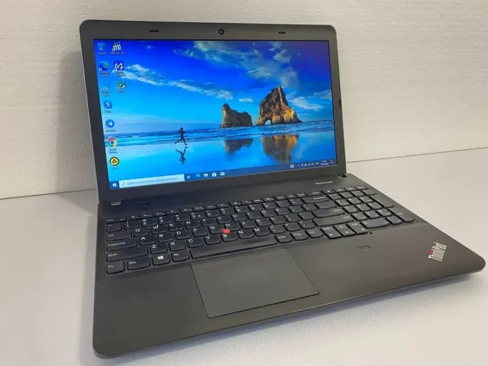Ноутбук Lenovo ThinkPad E540 / 15.6" (1366x768) TN / Intel Core i3-4000M (2 (4) ядра по 2.4 GHz) / 8 GB DDR3 / 120 GB SSD / Intel HD Graphics 4600 / WebCam / DVD-ROM б/в - зображення 2