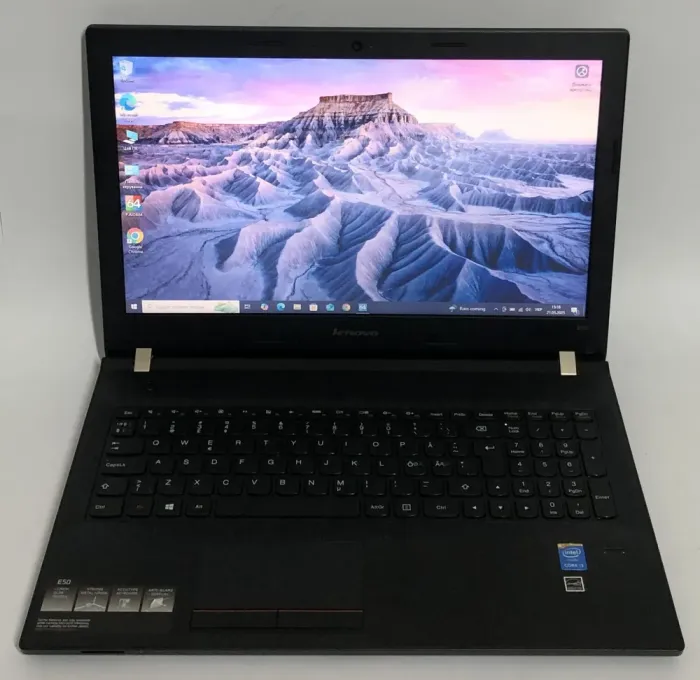 Ноутбук Б-клас Lenovo IdeaPad E50-70 / 15.6" (1366x768) TN / Intel Core i3-4030U (2 (4) ядра по 1.9 GHz) / 8 GB DDR3 / 500 GB HDD / Intel HD Graphics 4400 / WebCam / DVD-ROM б/в - зображення 2