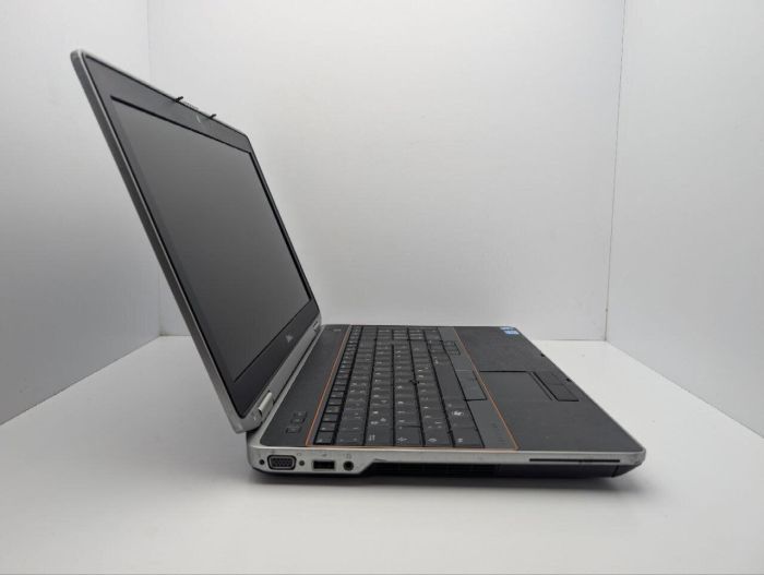 Ноутбук Dell Latitude E6520 / 15.6" (1920x1080) TN / Intel Core i7-2620M (2 (4) ядра по 2.7 - 3.4 GHz) / 8 GB DDR3 / 1000 GB HDD / Intel HD Graphics 3000 / WebCam / DVD-ROM б/в - зображення 4