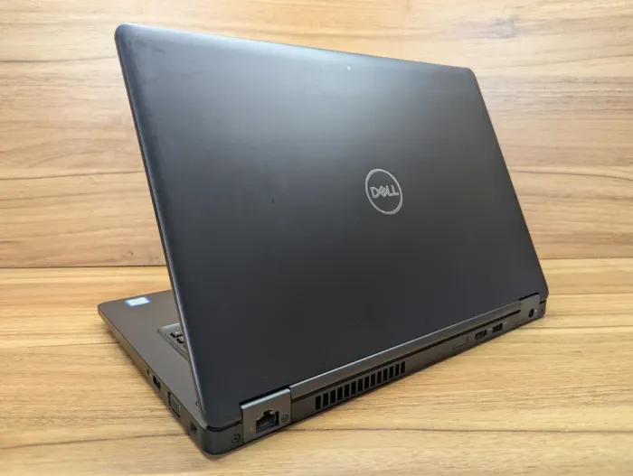 Ультрабук Dell Latitude 5490 / 14" (1920x1080) IPS / Intel Core i5-7300U (2 (4) ядра по 2.6 - 3.5 GHz) / 8 GB DDR4 / 256 GB SSD / Intel HD Graphics 620 / WebCam / HDMI / Windows 10 б/в - зображення 7