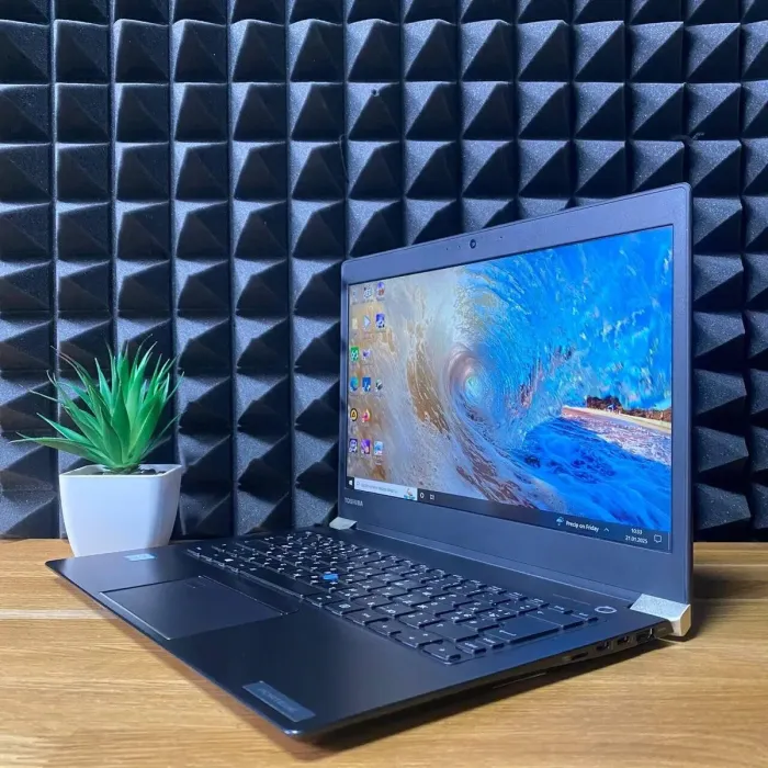 Ноутбук Toshiba Portege x30-d-162 / 13.3" (1920x1080) TN / Intel Core i5-7200U (2 (4) ядра по 2.5 - 3.1 GHz) / 16 GB DDR4 / 256 GB SSD / Intel HD Graphics 620 / WebCam б/в - зображення 4