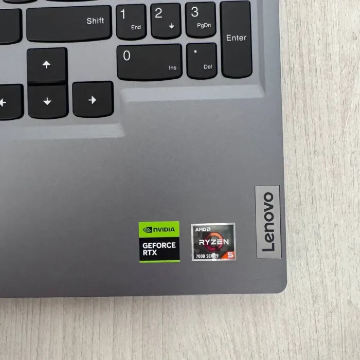 Ігровий ноутбук Lenovo LOQ 15ARP9 / 15,6" (1920x1080) IPS / AMD Ryzen 5 7235HS (4 (8) ядра по 3,2 - 4,2 ГГц) / 12 ГБ DDR5 / 512 ГБ SSD NVMe / nVidia GeForce RTX 4050, 6 ГБ GDDR6, 96-біт / Веб-камера б/в - зображення 9