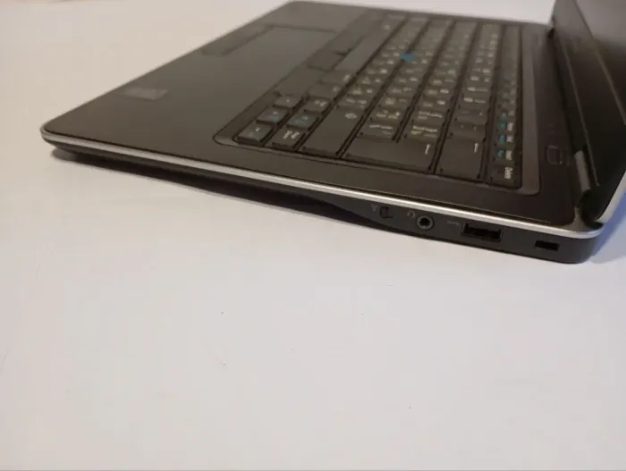 Ультрабук Dell Latitude E7440 / 14" (1920x1080) TN / Intel Core i5-4300U (2 (4) ядра по 1.9 - 2.9 GHz) / 8 GB DDR3 / 256 GB SSD / Intel HD Graphics 4400 / WebCam / АКБ не тримає б/в - зображення 6