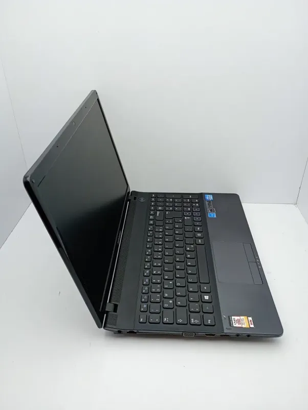 Ноутбук Samsung 300E / 15.6" (1366x768) TN / Intel Core i3-2350M (2 (4) ядра по 2.3 GHz) / 8 GB DDR3 / 500 GB HDD / nVidia GeForce GT 620M, 1 GB DDR3, 128-bit / WebCam б/в - зображення 5