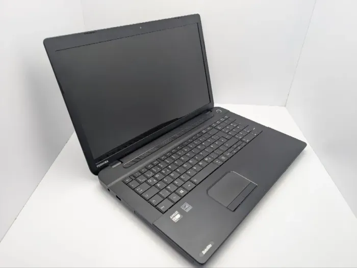 Ноутбук Toshiba Satellite C70D-A / 17.3" (1600x900) TN / AMD E1-2100 (2 ядра по 1.0 GHz) / 8 GB DDR3 / 120 GB SSD / AMD Radeon HD 8210 Graphics / Web-cam б/в - зображення 6