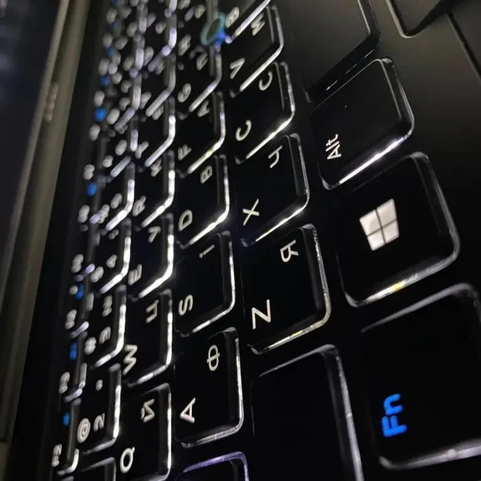 Ноутбук Б-клас Dell Latitude 5580 / 15.6" (1920x1080) IPS / Intel Core i5-6440HQ (4 ядра по 2.6 - 3.5 GHz) / 16 GB DDR4 / 512 GB SSD / nVidia GeForce 940MX, 2 GB GDDR5, 64-bit / WebCam / HDMI / SIM б/в - зображення 7