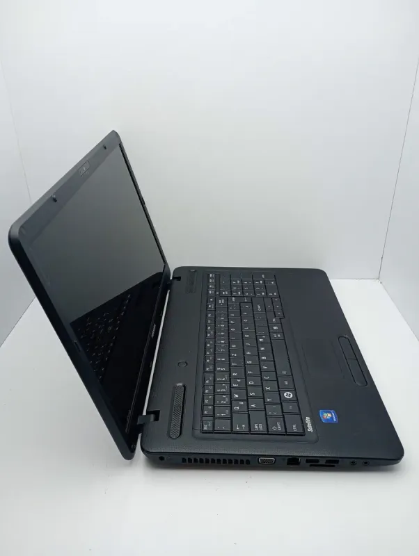 Ноутбук Toshiba Satellite C670 / 17.3" (1600x900) TN / AMD E-450 (2 ядра по 1.6 GHz) / 6 GB DDR3 / 120 GB SSD / AMD Radeon HD 6320 Graphics / WebCam б/в - зображення 5